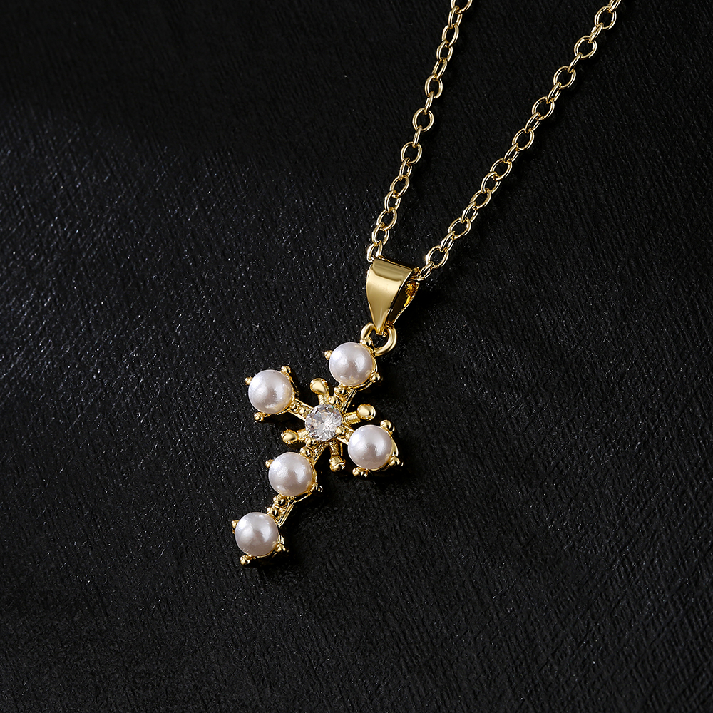 Fashion New Copper 18k Golden Clavicle Chain Pearl Zircon Cross Pendant Necklace display picture 1