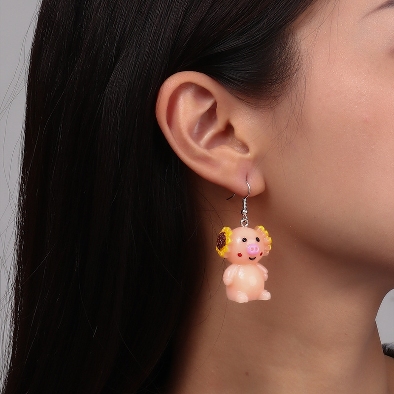 Cute Cartoon Animal Pig Shape Sunflower Pendant Earrings display picture 3