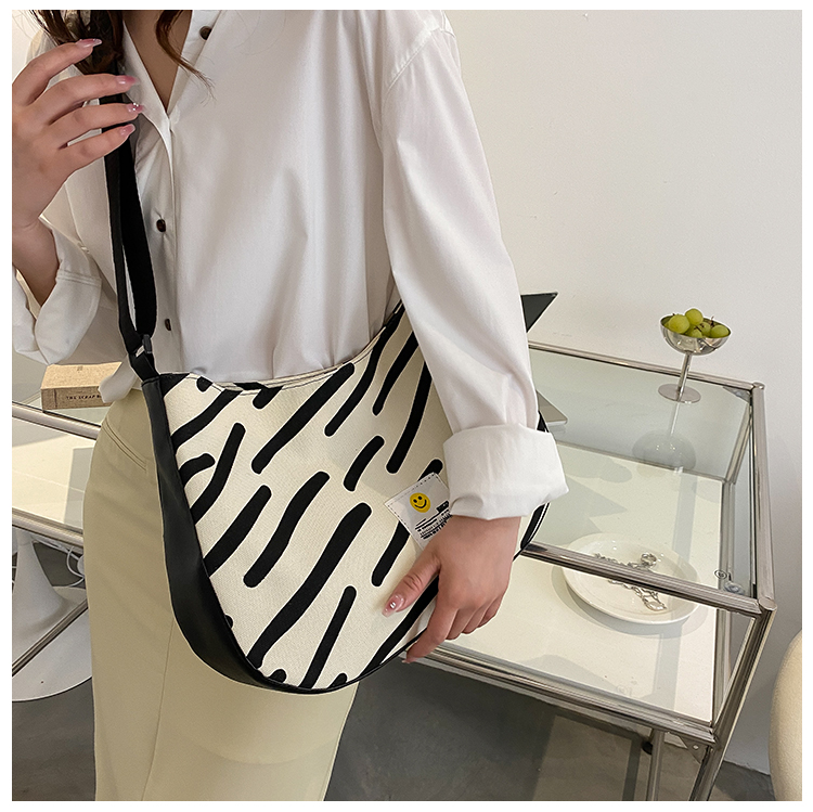 Mode Zebra Muster Leinwand Frauen Neue Farbe Kontrast Schulter Tasche display picture 9