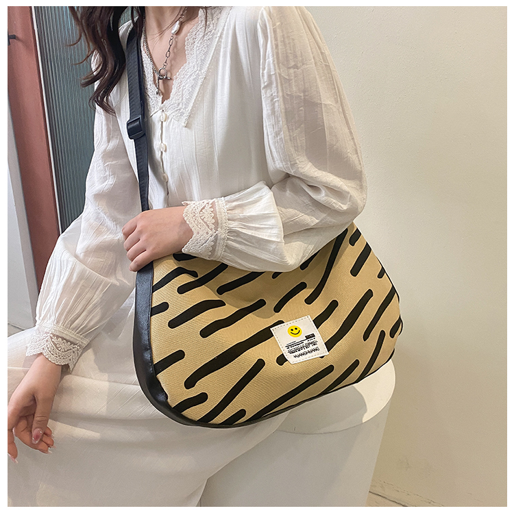 Mode Zebra Muster Leinwand Frauen Neue Farbe Kontrast Schulter Tasche display picture 12
