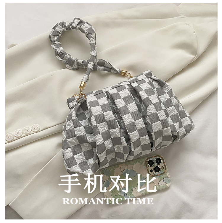 Moda Nueva Mujer Azul Chessboard Simple Underarm Crossbody Bolsa Pequeña display picture 4