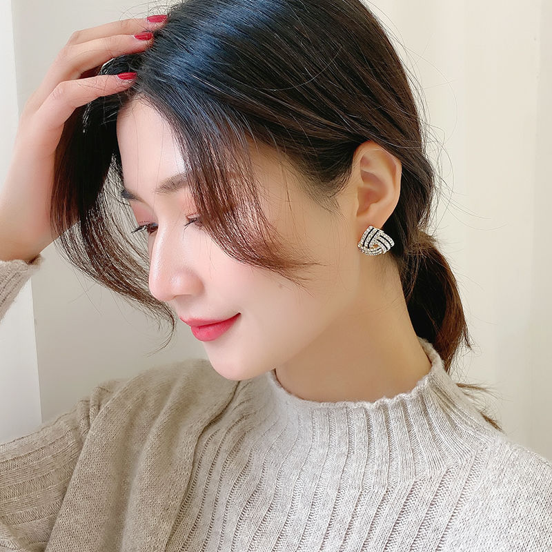 2022 New Fashion Geometric Triangle Women's Inlaid Rhinestone Stud Earrings display picture 1