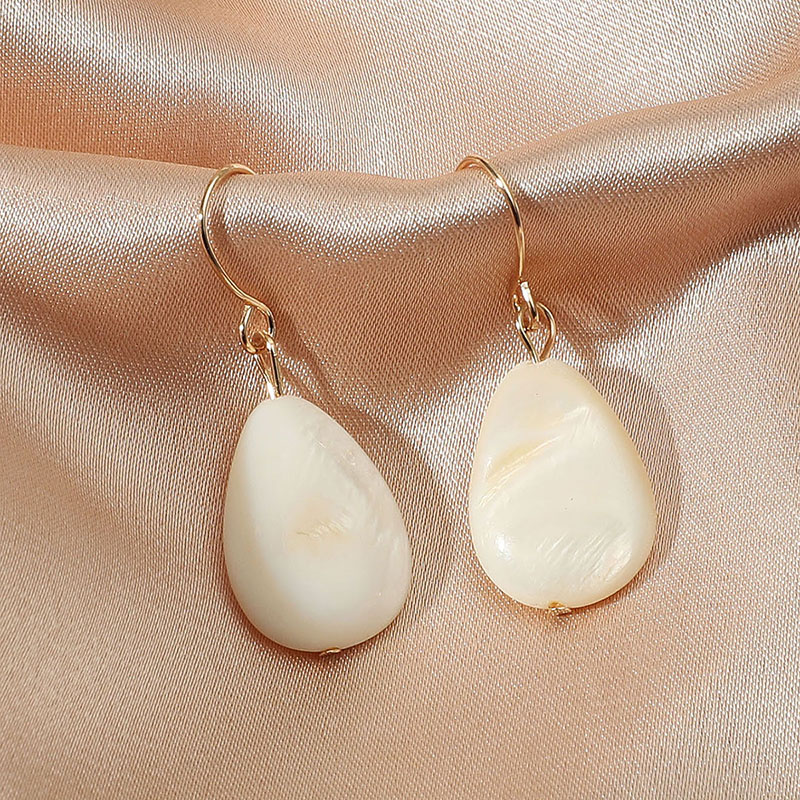 Fashion Simple Irregular Geometric Small Drop-shaped Shell Earrings display picture 1