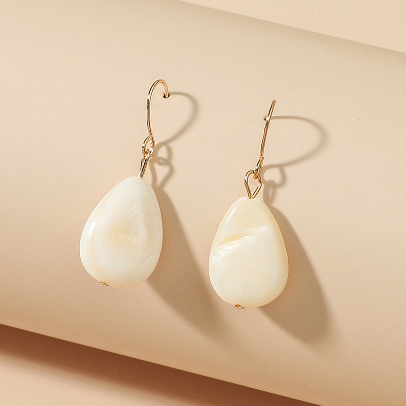 Fashion Simple Irregular Geometric Small Drop-shaped Shell Earrings display picture 2