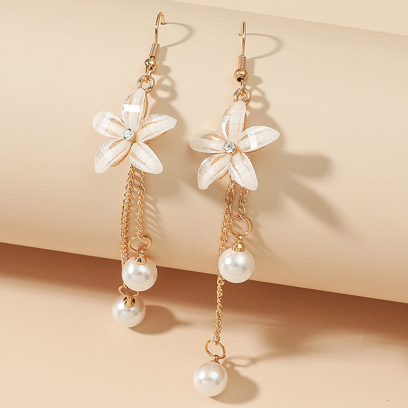 Fashion Flower Shaped Pearl Tassel Five-leaf Alloy Earrings display picture 5
