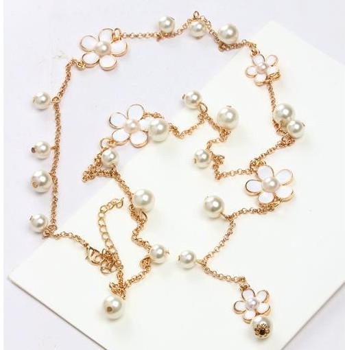 Mode Blume Legierung Inlay Künstliche Perle Halskette 1 Stück display picture 3