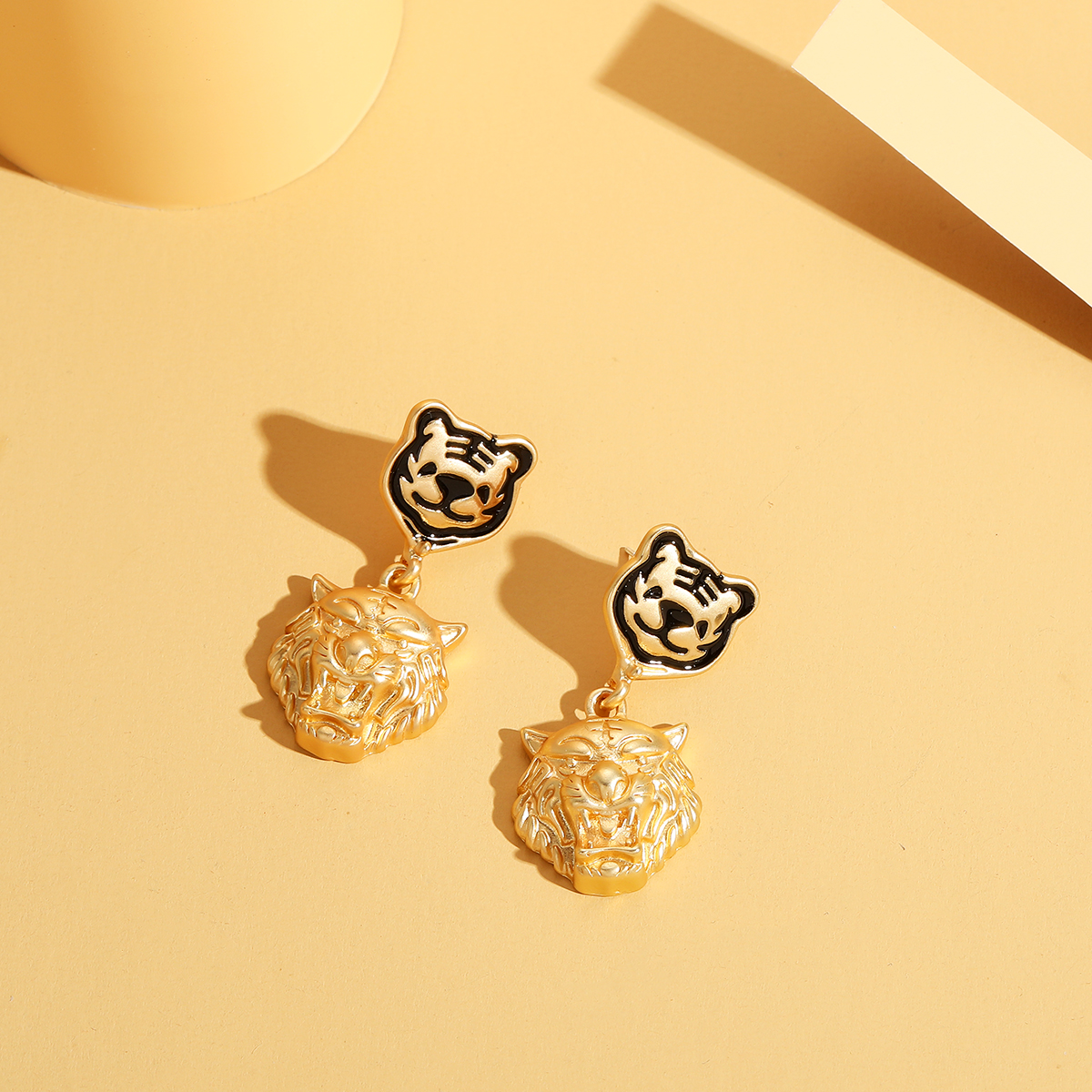 Fashion Alloy Dripping Oil Retro Two Tiger Earrings display picture 4