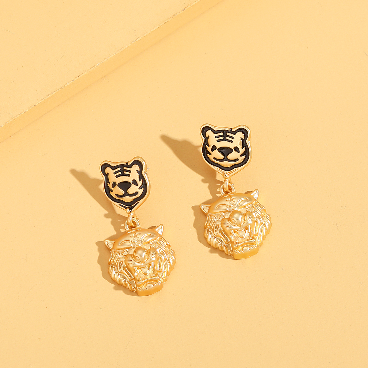 Fashion Alloy Dripping Oil Retro Two Tiger Earrings display picture 5