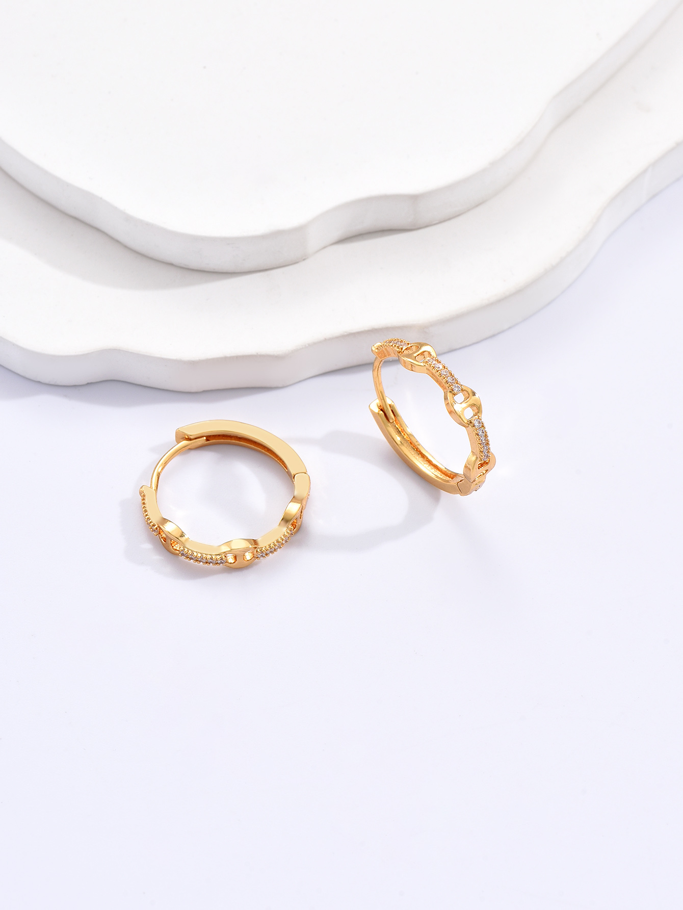 Mode Einfache Geometrische Kupfer Vergoldet
intarsien Zirkon Ohrringe display picture 2