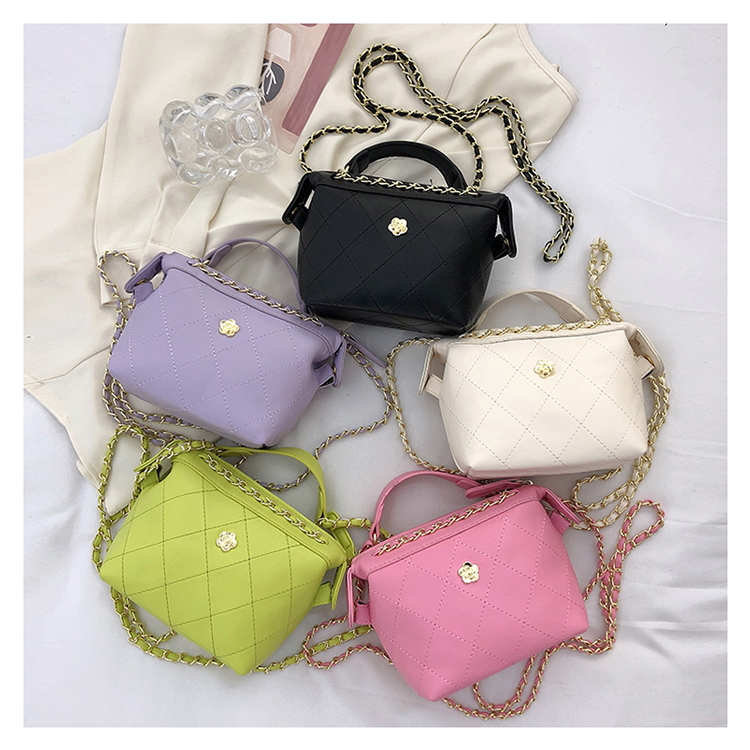 2022 New Fashion Diamond Female Summer Crossbody Bag display picture 1