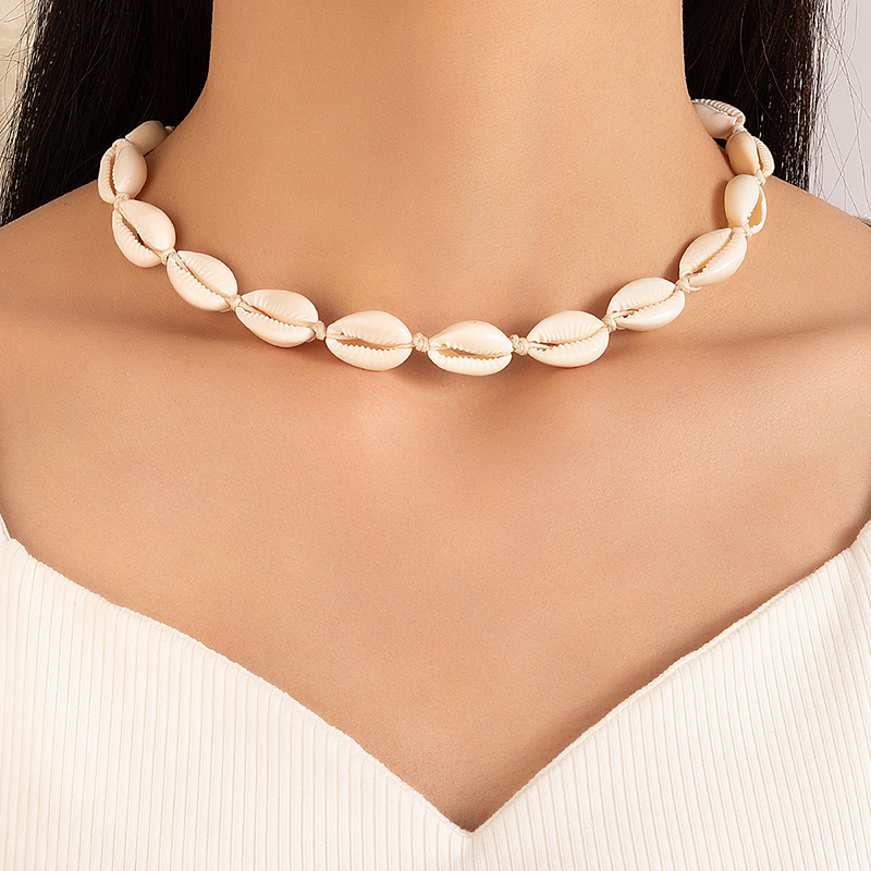 Fashion New Jewelry Bohemian Beach Hand-woven Shell Necklace Clavicle Chain display picture 2