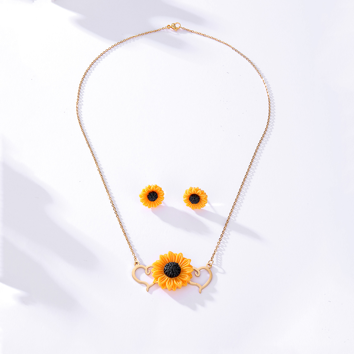 Mode Einfache Edelstahl Galvani 18k Gold Sonnenblumen Förmigen Stud Ohrringe Halskette Set display picture 1