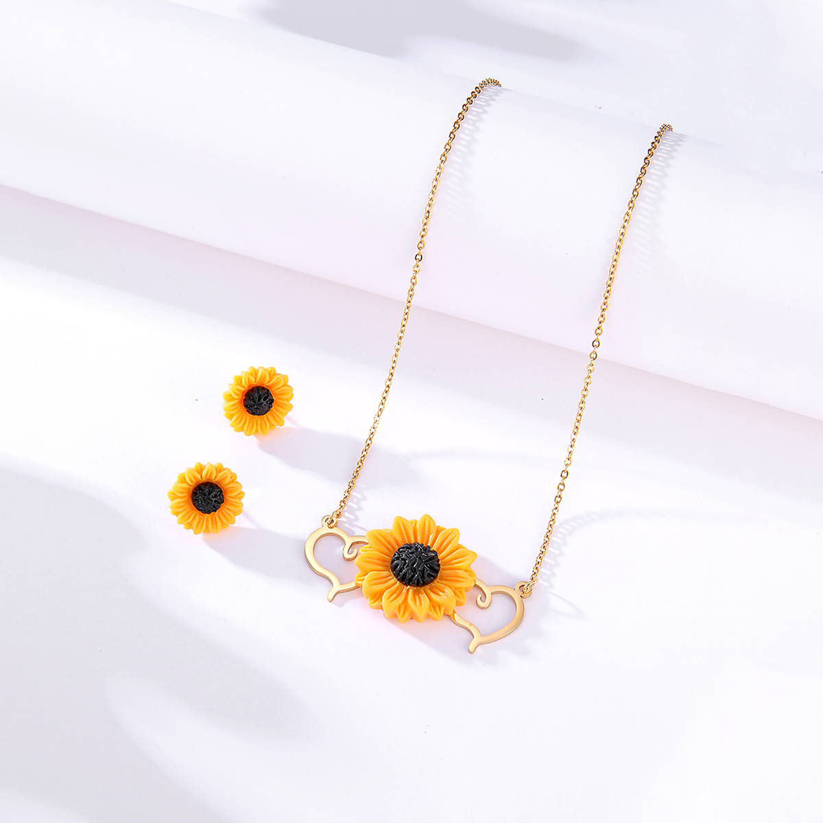 Mode Einfache Edelstahl Galvani 18k Gold Sonnenblumen Förmigen Stud Ohrringe Halskette Set display picture 4