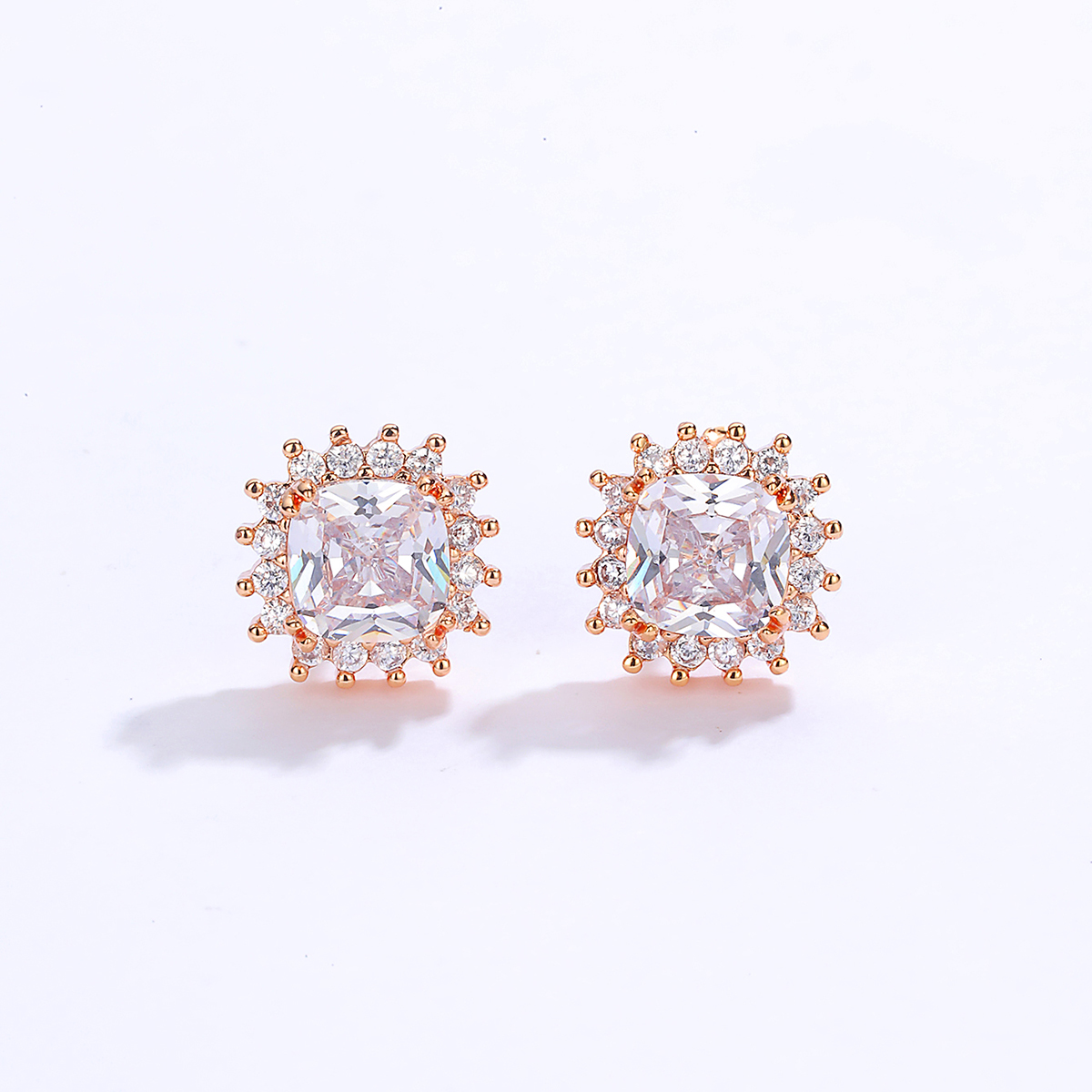 Fashion Creative Round Geometric Copper Plating 18k Gold Inlaid Zircon Stud Earrings display picture 1