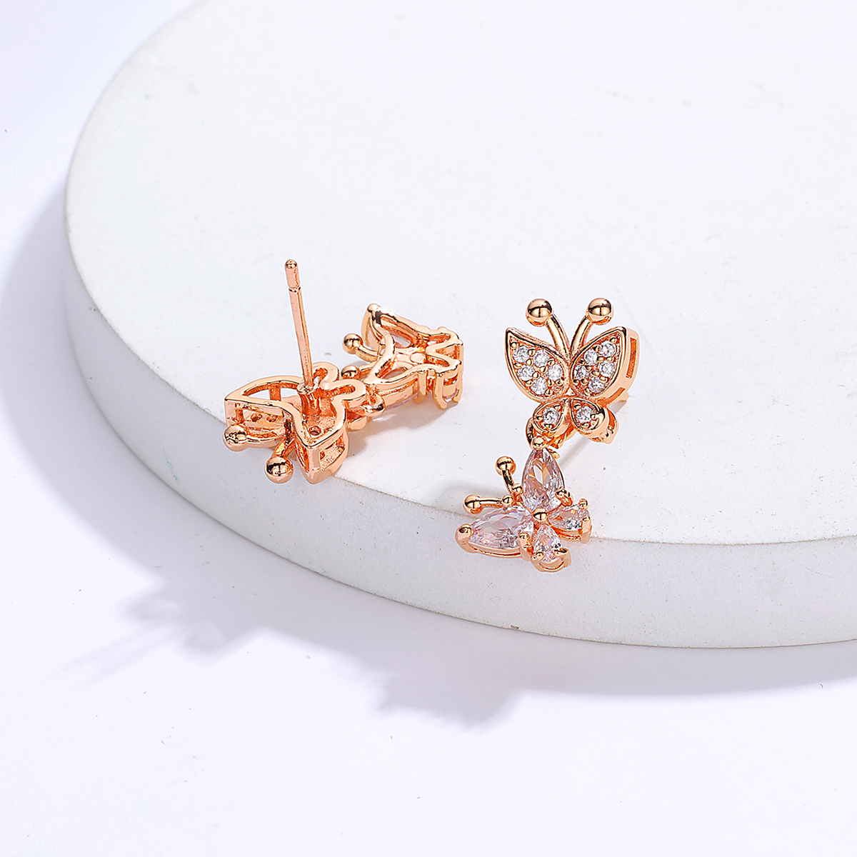 Mode Brillant Ornement De Cuivre Électrolytique 18k Or Incrusté Zircon Papillon Boucles D'oreilles display picture 2