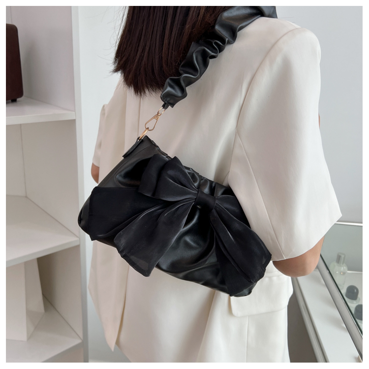 Women's New Fashion Chain Crossbody Cute Bow Shoulder Underarm Bag display picture 2