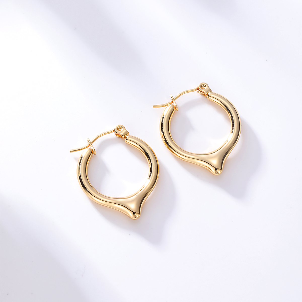 Fashion Geometric Round Stainless Steel Electroplated 18k Gold Earring display picture 1