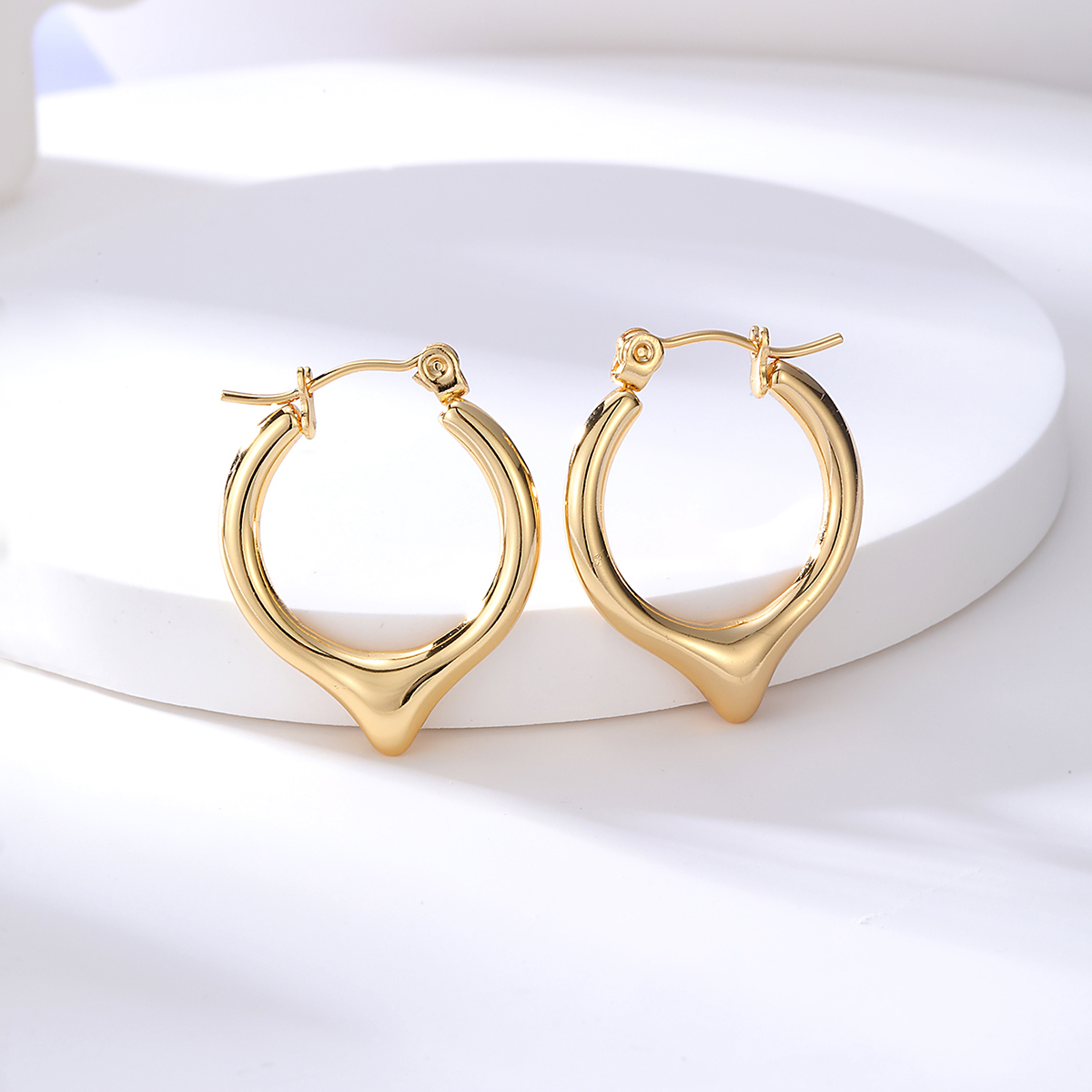 Fashion Geometric Round Stainless Steel Electroplated 18k Gold Earring display picture 2