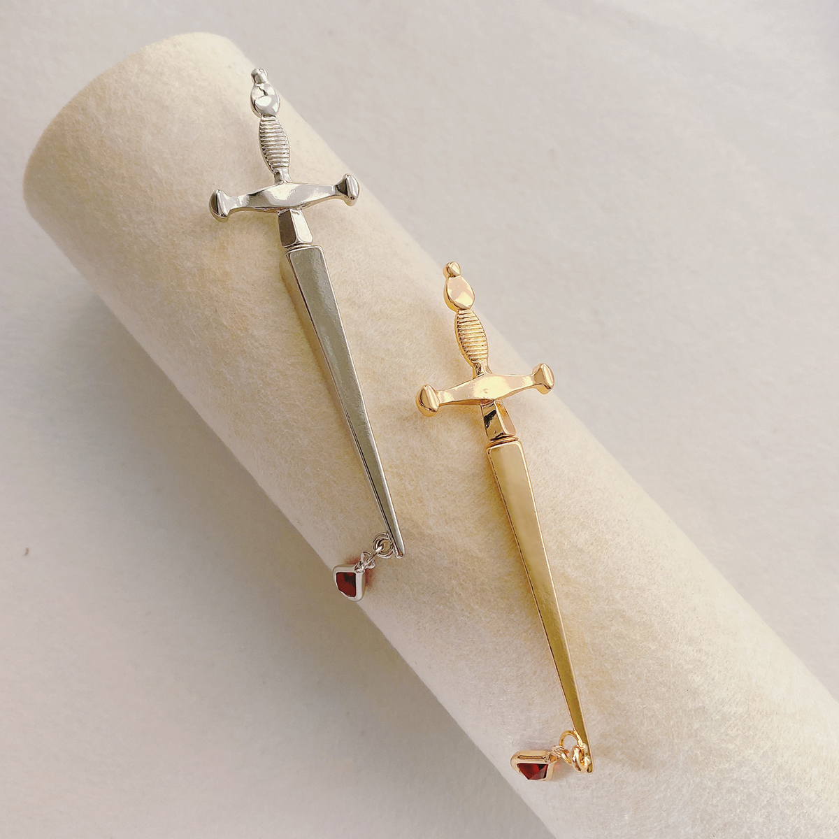 Fashion Gothic Gem Metal Sword Shaped Alloy Earrings display picture 3