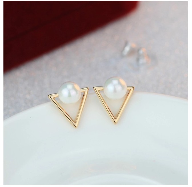 Fashionable Geometric Hollow Geometry Triangle Pearl Alloy Ear Studs display picture 1