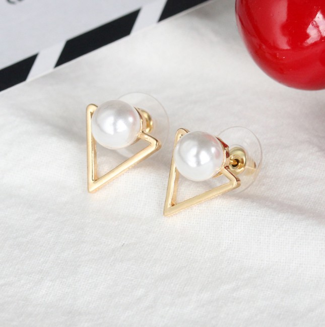 Fashionable Geometric Hollow Geometry Triangle Pearl Alloy Ear Studs display picture 5