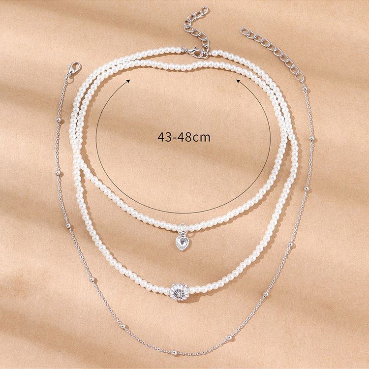 Fashion Retro Creative Pearl Crystal Heart Shaped Pendant Necklace Set display picture 2