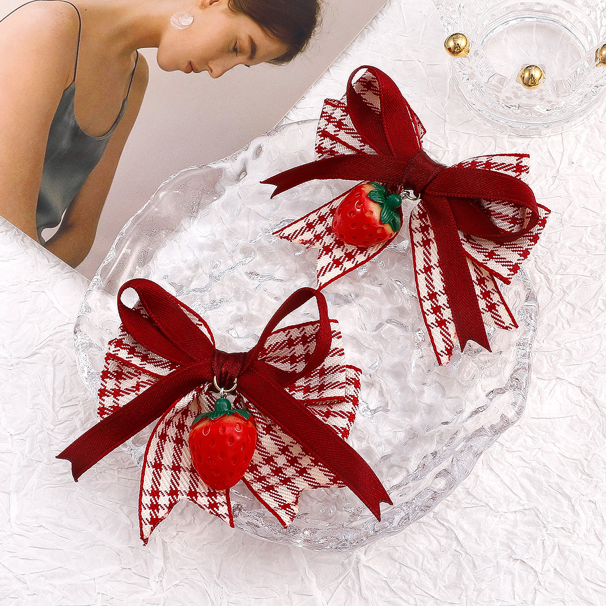 Fashion Cute 2022 New Lolita Red Grid Strawberry Bow Duckbill Clip Suit display picture 3