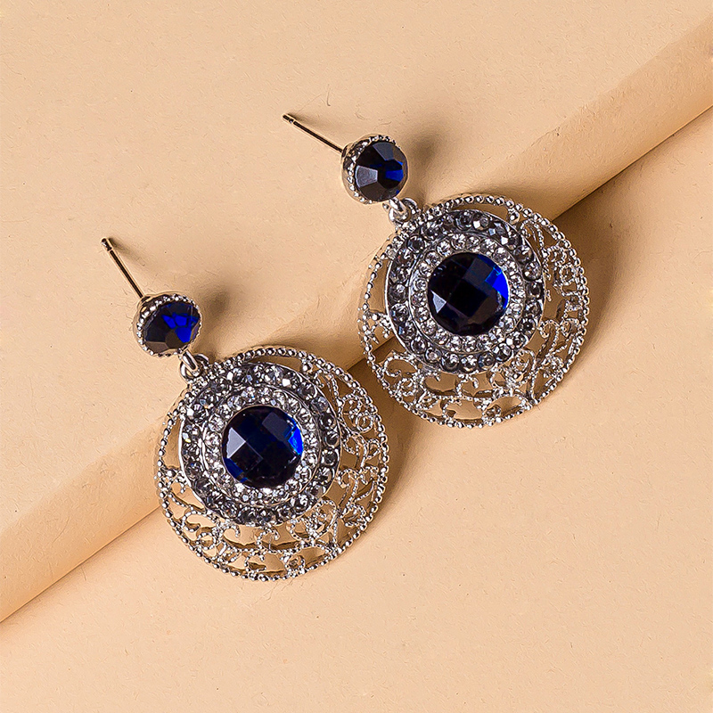 Fashion Elegant Hollow Rhinestone Inlaid Alloy Earrings Wholesale display picture 3