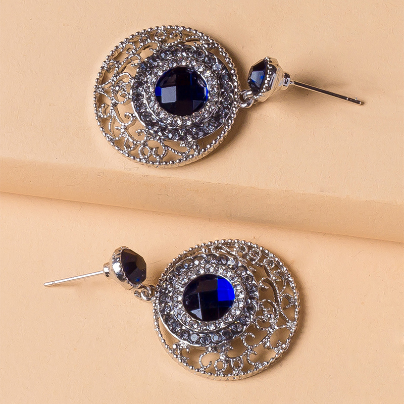 Fashion Elegant Hollow Rhinestone Inlaid Alloy Earrings Wholesale display picture 4