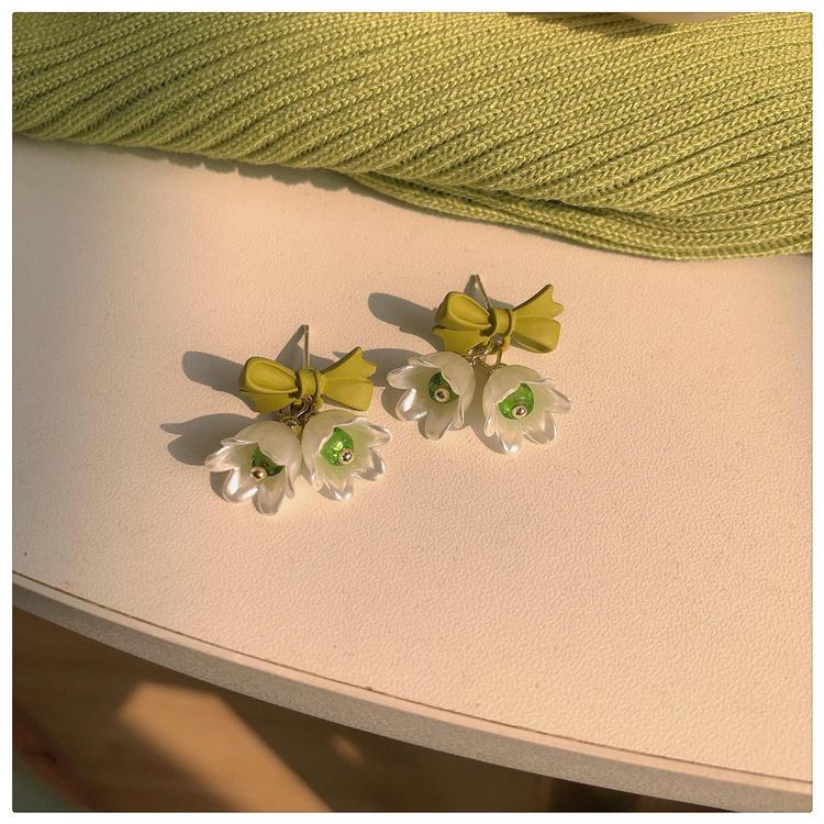 Printemps Nouveau Élégant Pastorale Vert Lily Boucles Arc Boucles D'oreilles Pour Les Femmes display picture 1