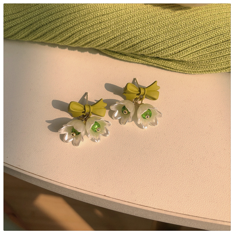 Spring New Elegant Pastoral Green Lily Stud Bow Earrings For Women display picture 1