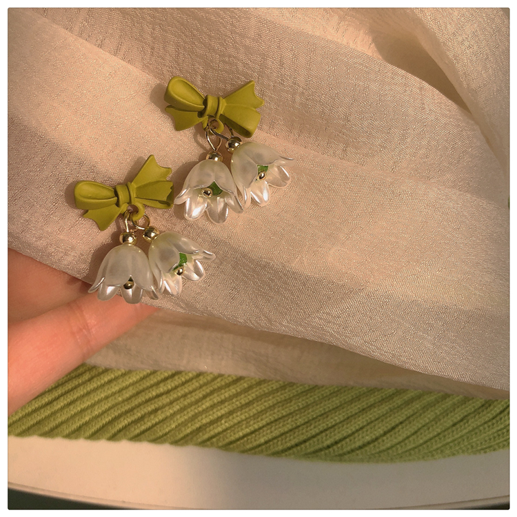 Spring New Elegant Pastoral Green Lily Stud Bow Earrings For Women display picture 2