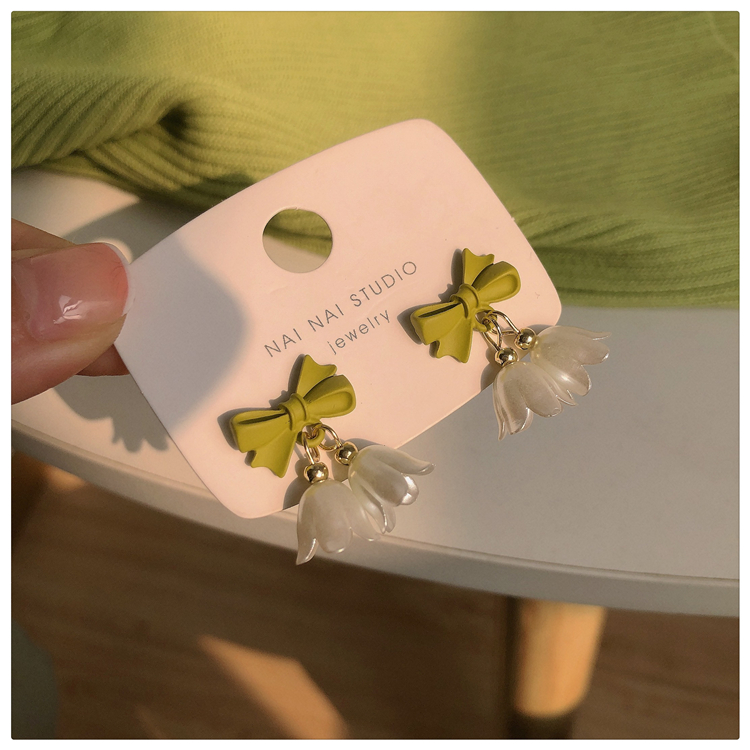 Spring New Elegant Pastoral Green Lily Stud Bow Earrings For Women display picture 3