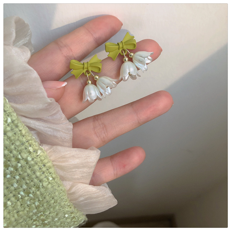 Spring New Elegant Pastoral Green Lily Stud Bow Earrings For Women display picture 4