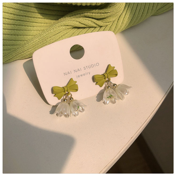 Spring New Elegant Pastoral Green Lily Stud Bow Earrings For Women display picture 5