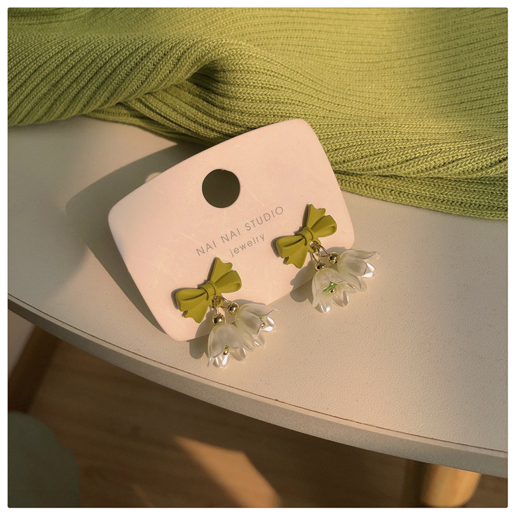Spring New Elegant Pastoral Green Lily Stud Bow Earrings For Women display picture 7