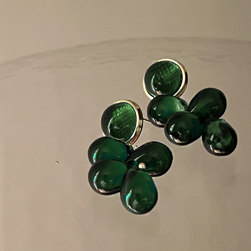 Retro Romantic Dark Green Grape Pendant Glaze Earrings Ear Studs Wholesale display picture 1