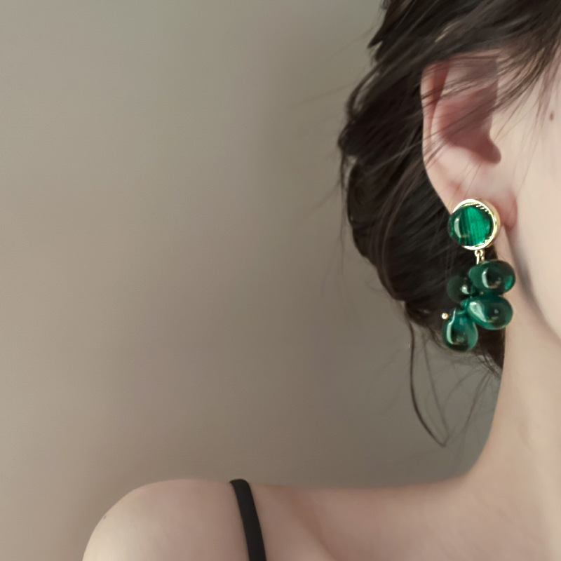 Retro Romantic Dark Green Grape Pendant Glaze Earrings Ear Studs Wholesale display picture 4