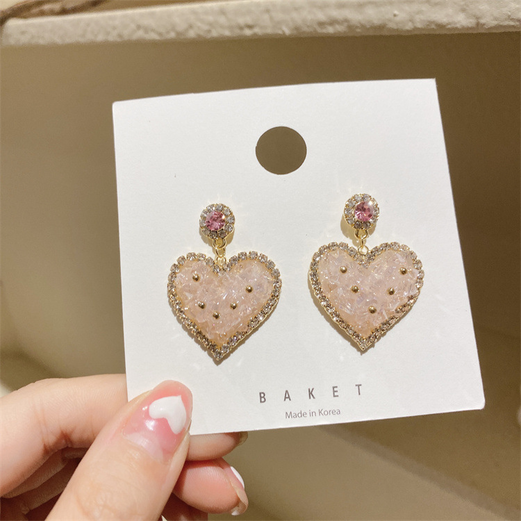 Pink Heart Stud Earrings Full-rhinestone Inlaid Women's Small Exquisite Peach Heart Earrings display picture 2