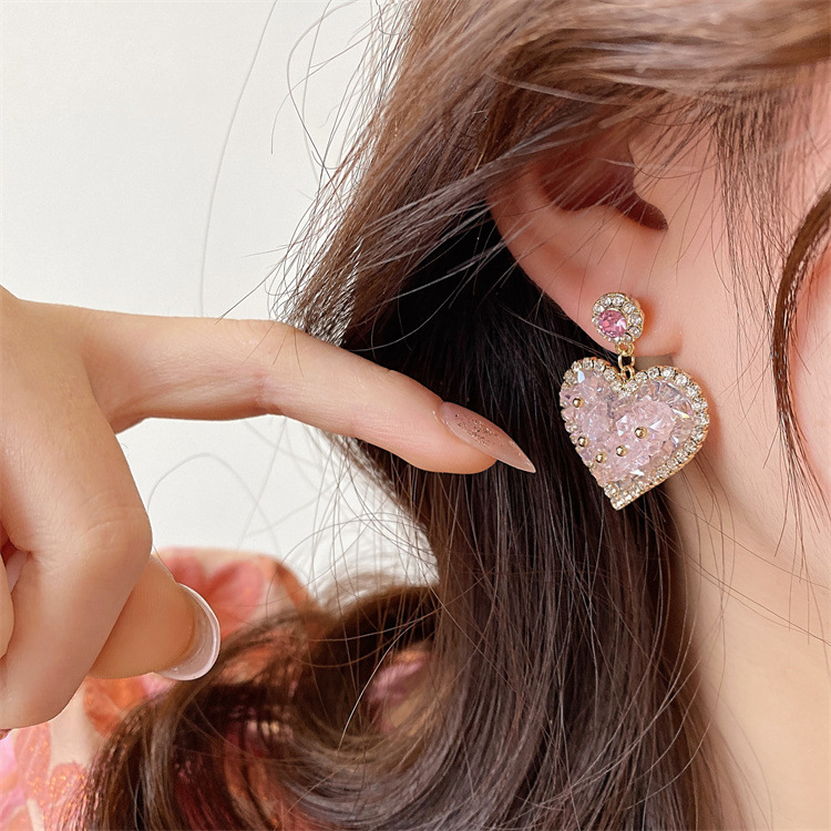 Pink Heart Stud Earrings Full-rhinestone Inlaid Women's Small Exquisite Peach Heart Earrings display picture 4
