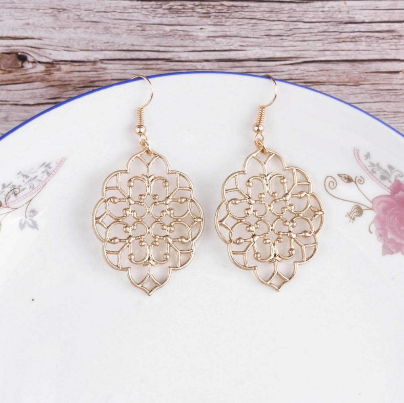 Fashion New Geometric Carved Window Flower Hollow Alloy Earrings display picture 4