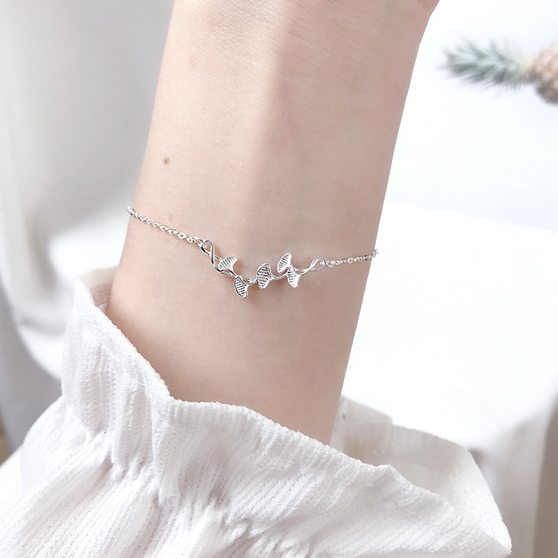 Simple New Style Ginkgo Leaf Pendant Alloy Bracelet display picture 1