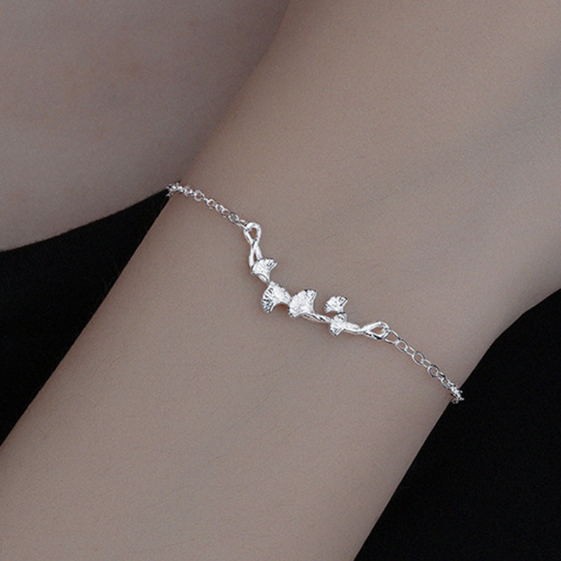 Simple New Style Ginkgo Leaf Pendant Alloy Bracelet display picture 2