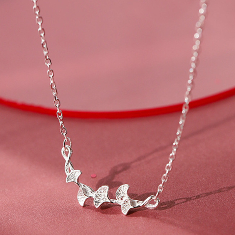 Simple New Style Ginkgo Leaf Pendant Alloy Bracelet display picture 4