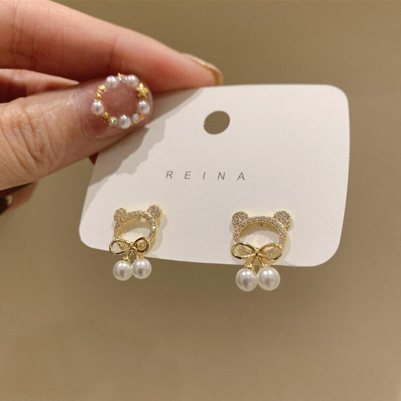 2022 New Trendy Bear Round Pearl Alloy Ear Studs Earrings Wholesale display picture 1