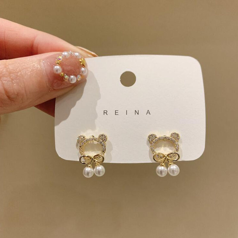 2022 New Trendy Bear Round Pearl Alloy Ear Studs Earrings Wholesale display picture 2