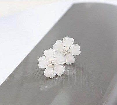 Fashion Five Petal Pink Black Flower Shaped Cute Stud Earrings display picture 4