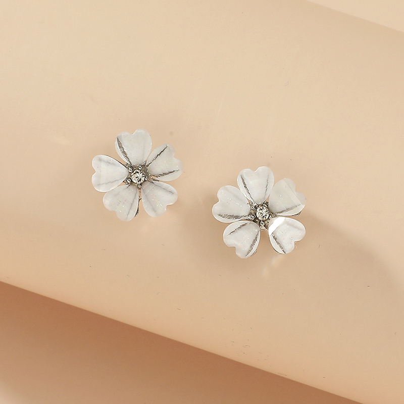 Fashion Five Petal Pink Black Flower Shaped Cute Stud Earrings display picture 7