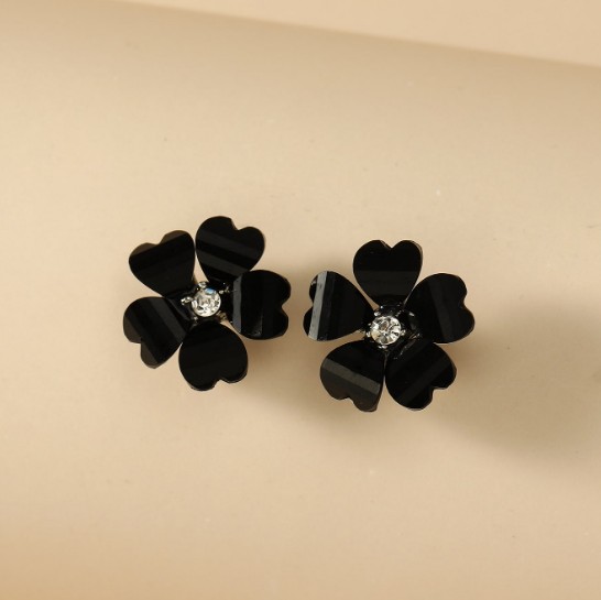 Fashion Five Petal Pink Black Flower Shaped Cute Stud Earrings display picture 8