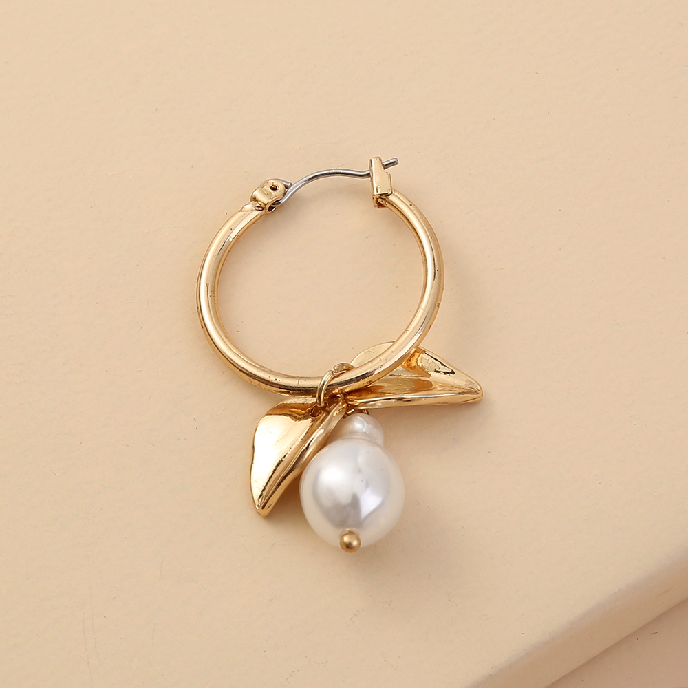 Bijoux En Gros 1 Paire Élégant Feuilles Alliage Perles Artificielles Boucles D'oreilles display picture 4